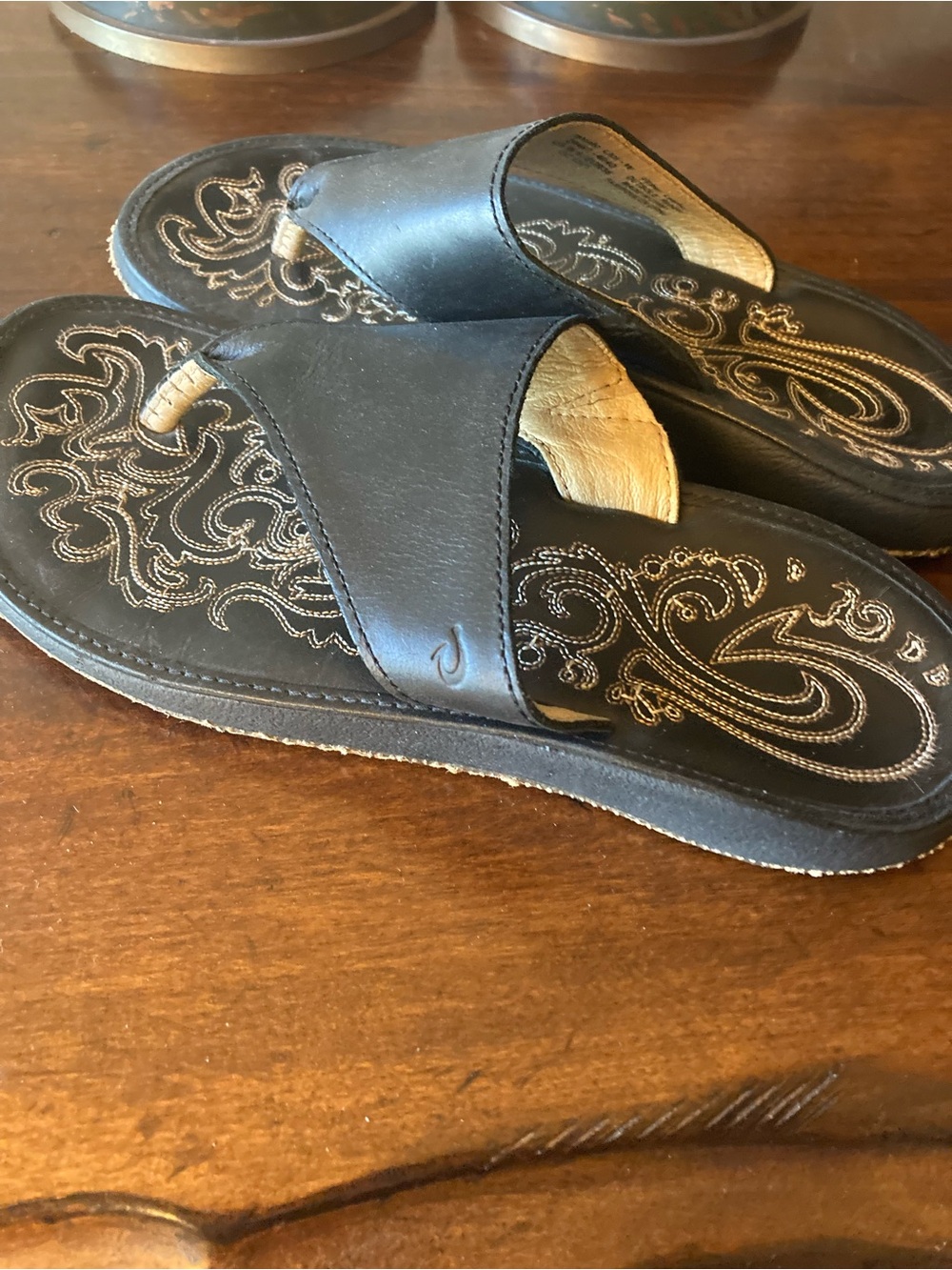 OluKai Black Leather Embroidered Toe-Post Sandals Size 6 - Picture 10 of 12